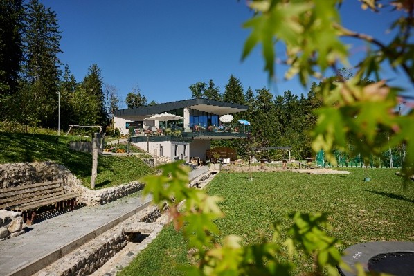 5. Kavarna Rimski vrelec, blizu naravi z urejenimi rekreativnimi površinami